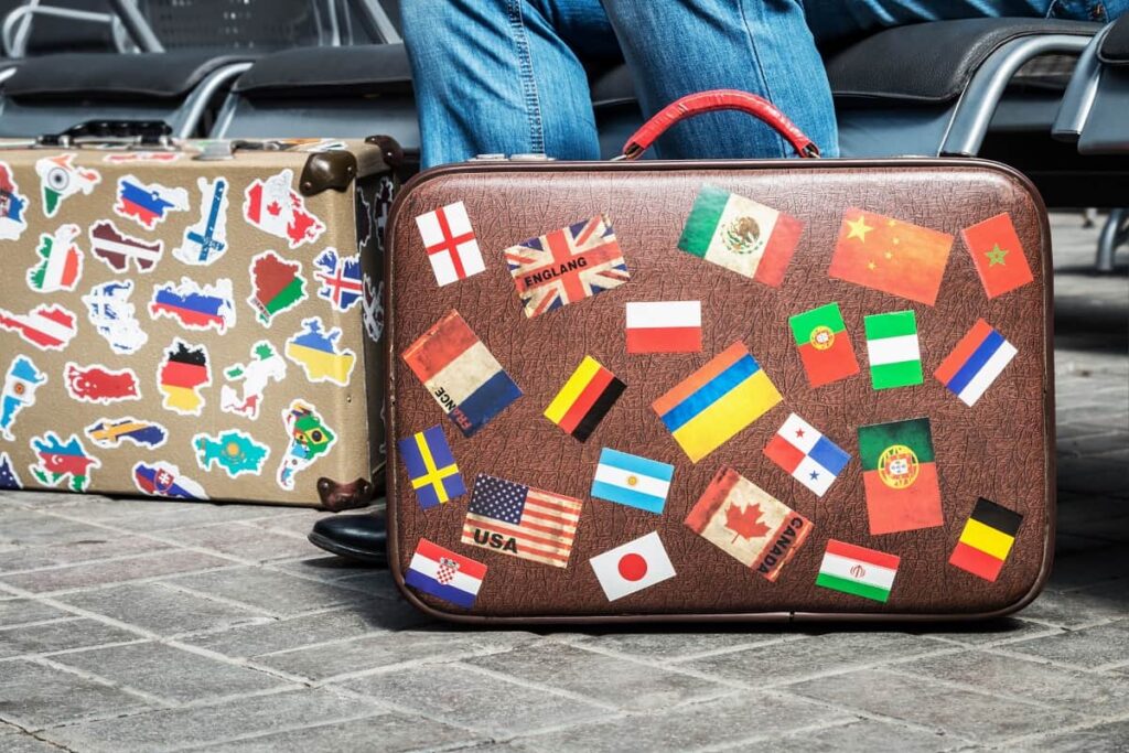 how to make your luggage stand out